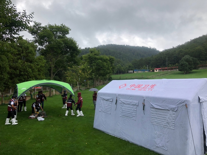 演练现场搭建帐篷用作临时指挥部。 演练现场搭建帐篷用作临时指挥部。