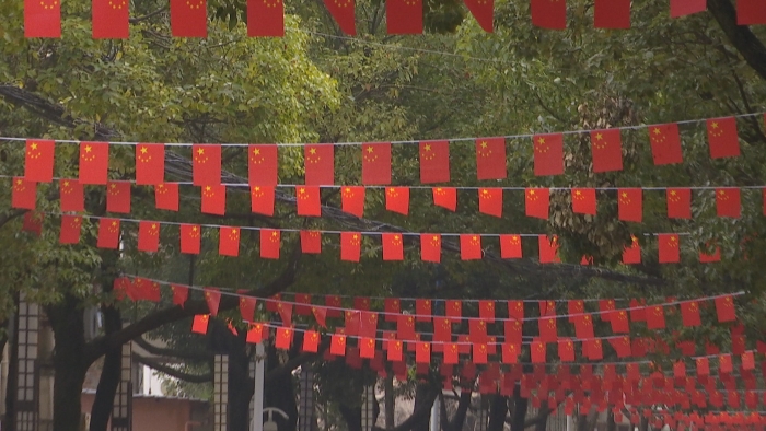 国旗飘扬鲜花绽放 迎国庆_2019-09-27_14-41-53 国旗飘扬鲜花绽放 迎国庆_2019-09-27_14-41-53