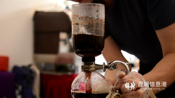 用虹吸壶冲泡蓝山咖啡_副本 用虹吸壶冲泡蓝山咖啡_副本