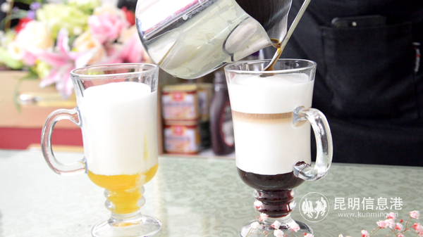 创意咖啡。根据不同的密度。上面为牛奶,下面是果酱,咖啡在中间。_副本 创意咖啡。根据不同的密度。上面为牛奶,下面是果酱,咖啡在中间。_副本