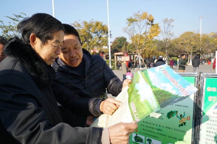 为市民宣讲防火知识 为市民宣讲防火知识