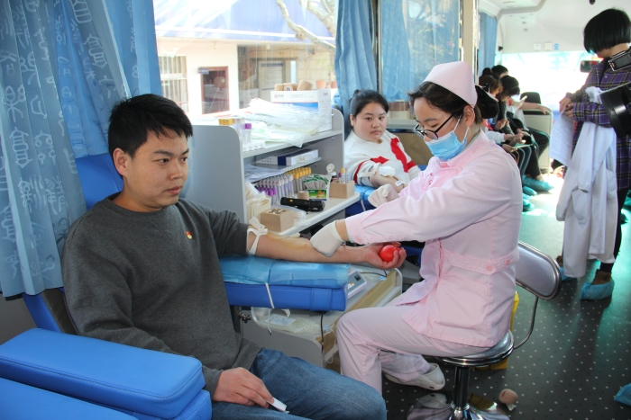 官渡区医院职工扎堆献血