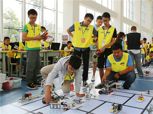 我校学子参加世界教育机器人大赛比赛 我校学子参加世界教育机器人大赛比赛