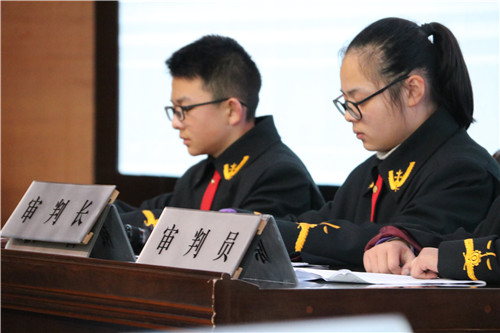 模拟法庭进校园