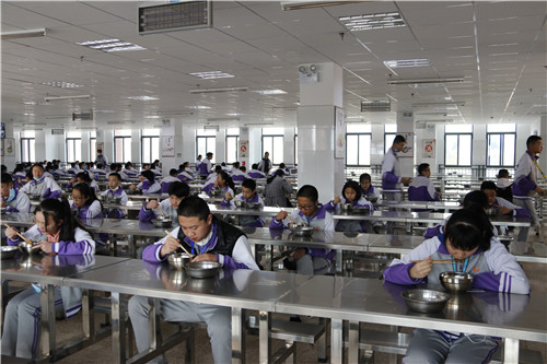 整洁明亮的就餐环境