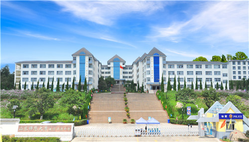 气势雄伟的校园正门 气势雄伟的校园正门