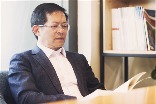 云南民大附中校长 李兴富 云南民大附中校长 李兴富