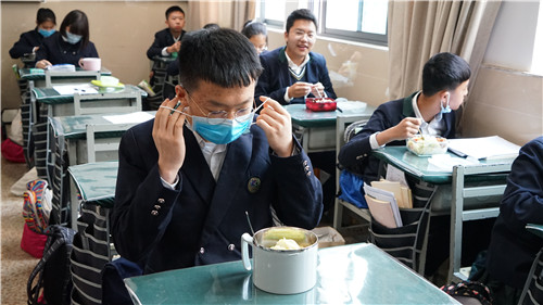 单人单座 错峰用餐 单人单座 错峰用餐