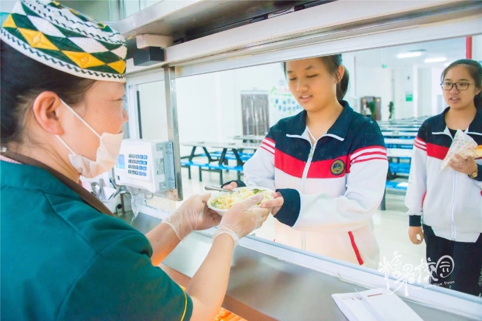 滇清真食堂窗口