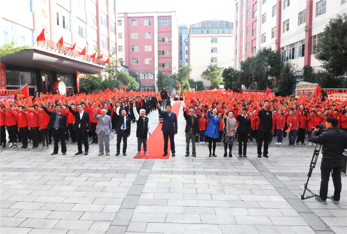 学校简介图3 学校简介图3