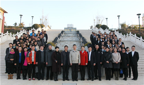 昆三中本部领导及骨干教师团队、空港教育局领导来我校交流指导。 昆三中本部领导及骨干教师团队、空港教育局领导来我校交流指导。