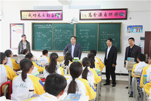 省教育厅领导来我校深入课堂指导 省教育厅领导来我校深入课堂指导