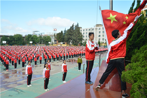 我和国旗合个影