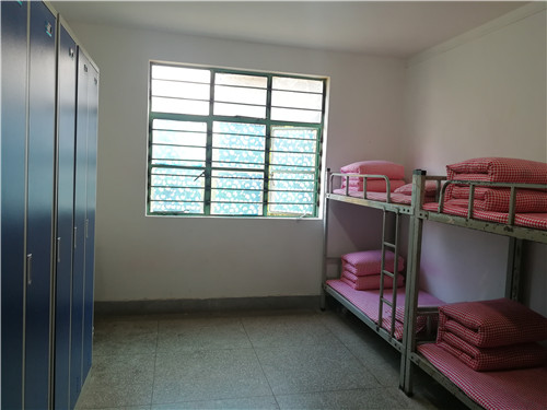 带卫生间的6人宿舍