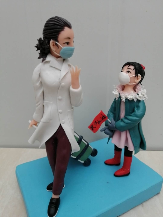 昆明市的非遗传承人通过制作抗疫主题作品，加入抗疫宣传的行列中，这些作品将在此次活动中进行线上展示。2供图