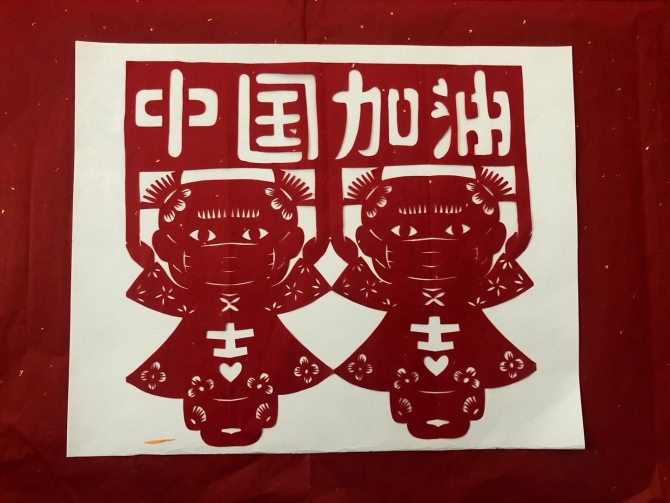 昆明市的非遗传承人通过制作抗疫主题作品，加入抗疫宣传的行列中，这些作品将在此次活动中进行线上展示。4 供图