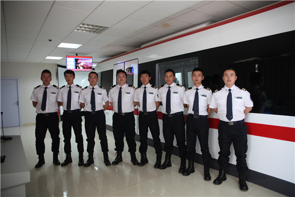 城轨专业学生毕业后成为昆明轨道公司地铁司机的2015、2016届毕业生 城轨专业学生毕业后成为昆明轨道公司地铁司机的2015、2016届毕业生