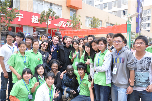 留学生参加学校运动会 留学生参加学校运动会