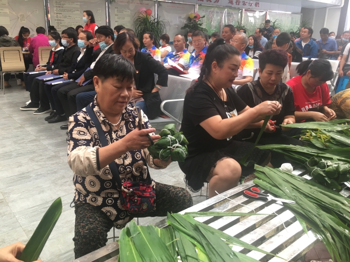 居民包粽子 居民包粽子