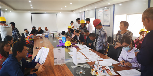 中国光大银行昆明分行送金融知识进工地 中国光大银行昆明分行送金融知识进工地