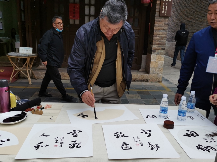 71ba028eb94ad22befca443bd06c561