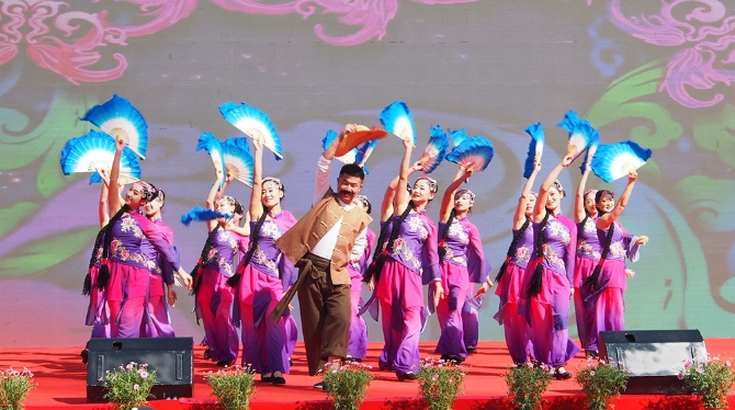 2019春城文化节启动仪式暨昆明-民族团结大舞台-(曲靖专场)时间:2019年1月25日地点:南屏步行街广场-(4) 2019春城文化节启动仪式暨昆明-民族团结大舞台-(曲靖专场)时间:2019年1月25日地点:南屏步行街广场-(4)