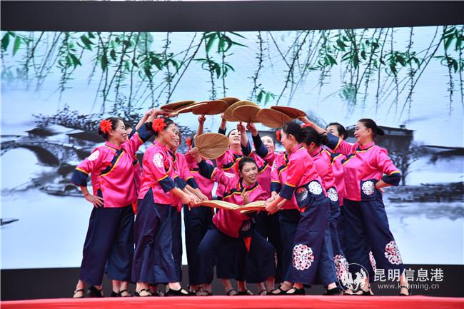 《蒲扇摇过的童年》