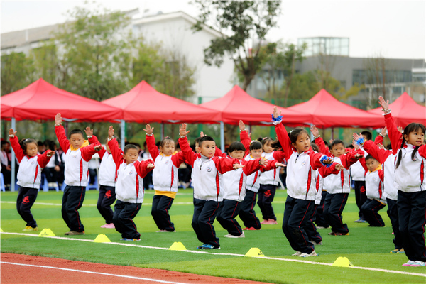 整齐划一的广播操 整齐划一的广播操