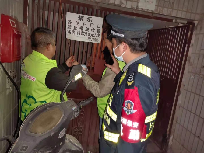 对入户充电线进行检查