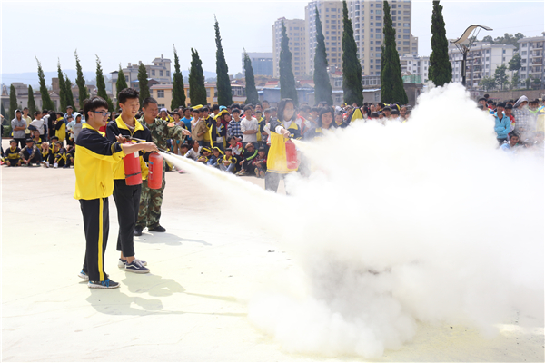 学生消防安全演练