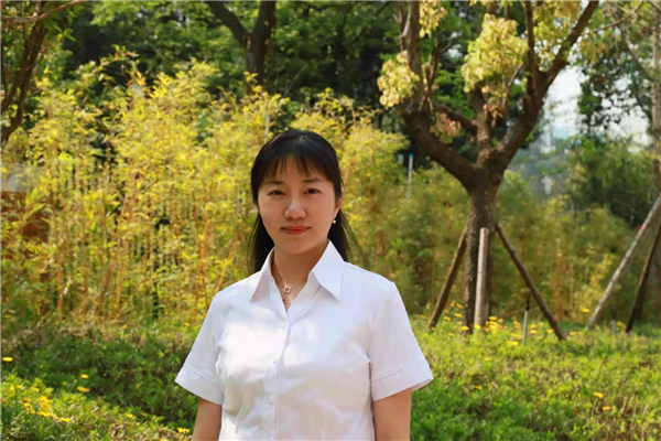 张颖老师副校长 张颖老师副校长