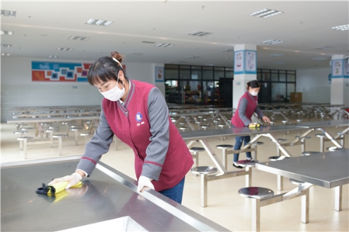 3-认真细致的工作人员