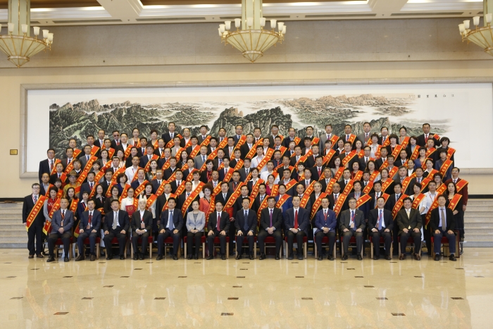 第五届黄炎培职业教育奖颁奖与国家领导人合影 第五届黄炎培职业教育奖颁奖与国家领导人合影