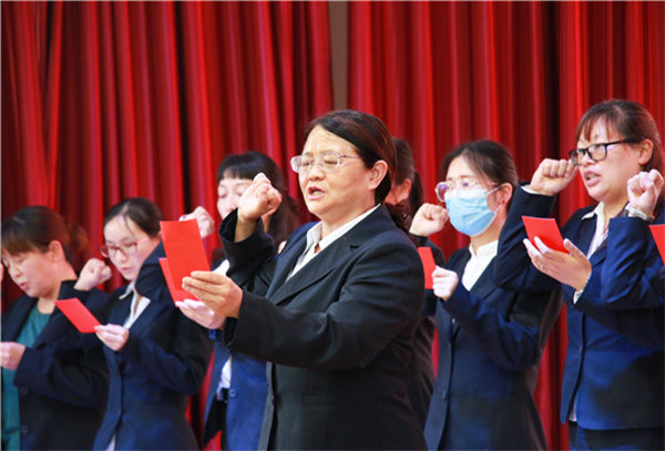 斗志昂扬的教师 斗志昂扬的教师