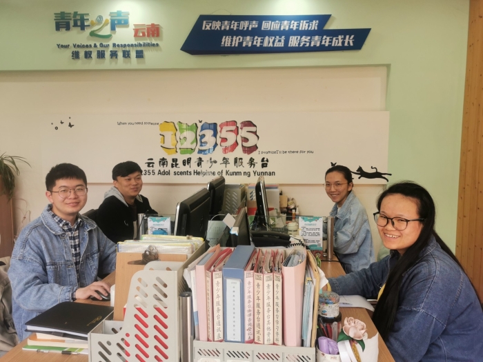 昆明12355青少年服务台集体照