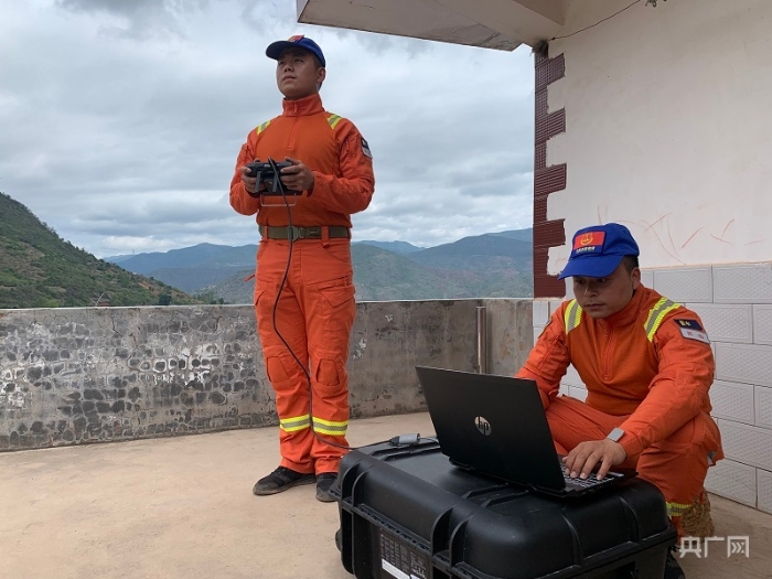 云南省森林消防总队队员在工作中（云南省森林消防总队提供）