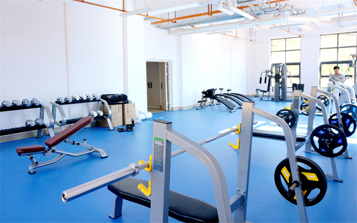 14学校健身房