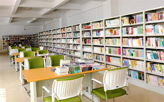 15学校图书馆1