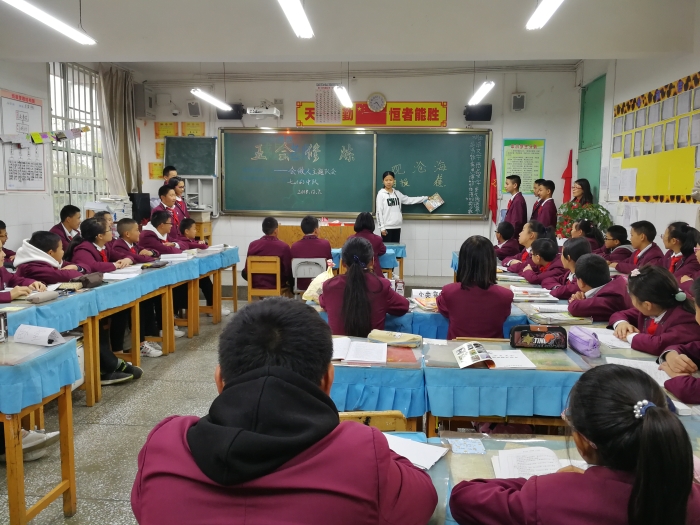 七年级五会1000分修炼课。我校每天晚上30分钟的夕会课，对学生行为习惯进行引领。