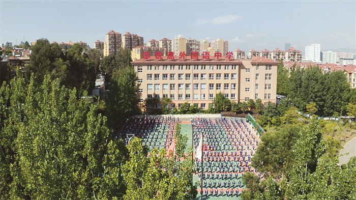 篮球场和网球场