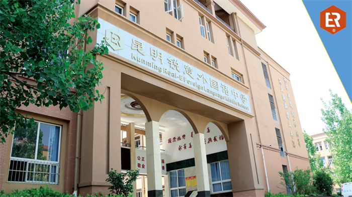 学校教学楼门厅