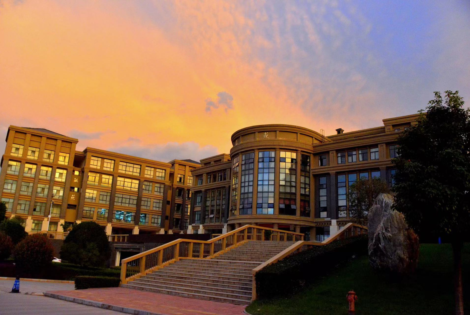 云大附中呈贡校区学校简介_昆明信息港