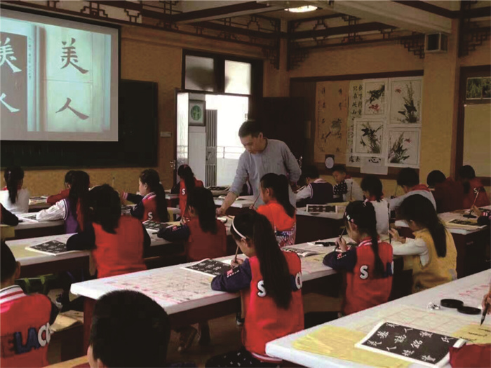 课程多元  学生多彩 (2)