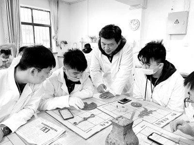 向历史深处探索 为民族复兴奋发 向历史深处探索 为民族复兴奋发