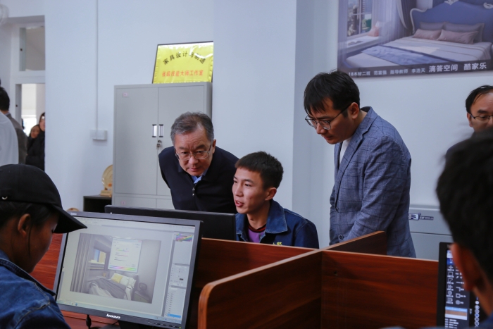 省教育厅周荣厅长关心我校学生就业实习情况 省教育厅周荣厅长关心我校学生就业实习情况