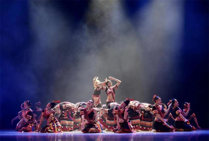 女子群舞—《拉祜》 女子群舞—《拉祜》