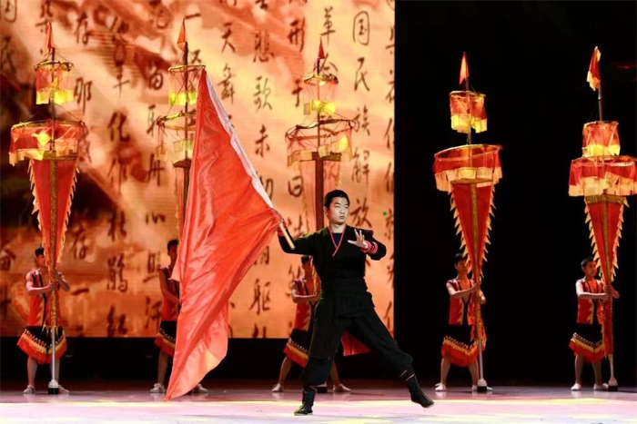 杂技节目—《中幡》剧照 杂技节目—《中幡》剧照