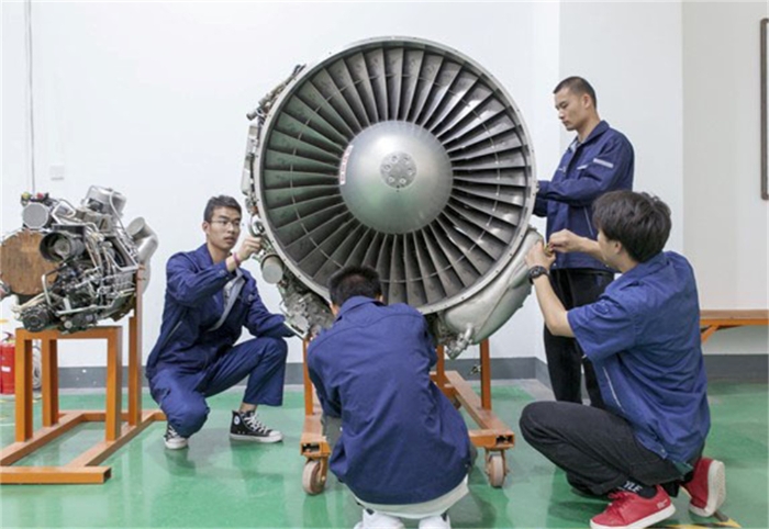 飞机发动机维修