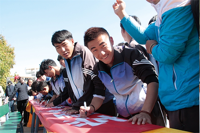 学生参加学雷锋 学生参加学雷锋