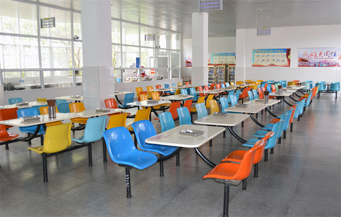 明亮的就餐环境 明亮的就餐环境